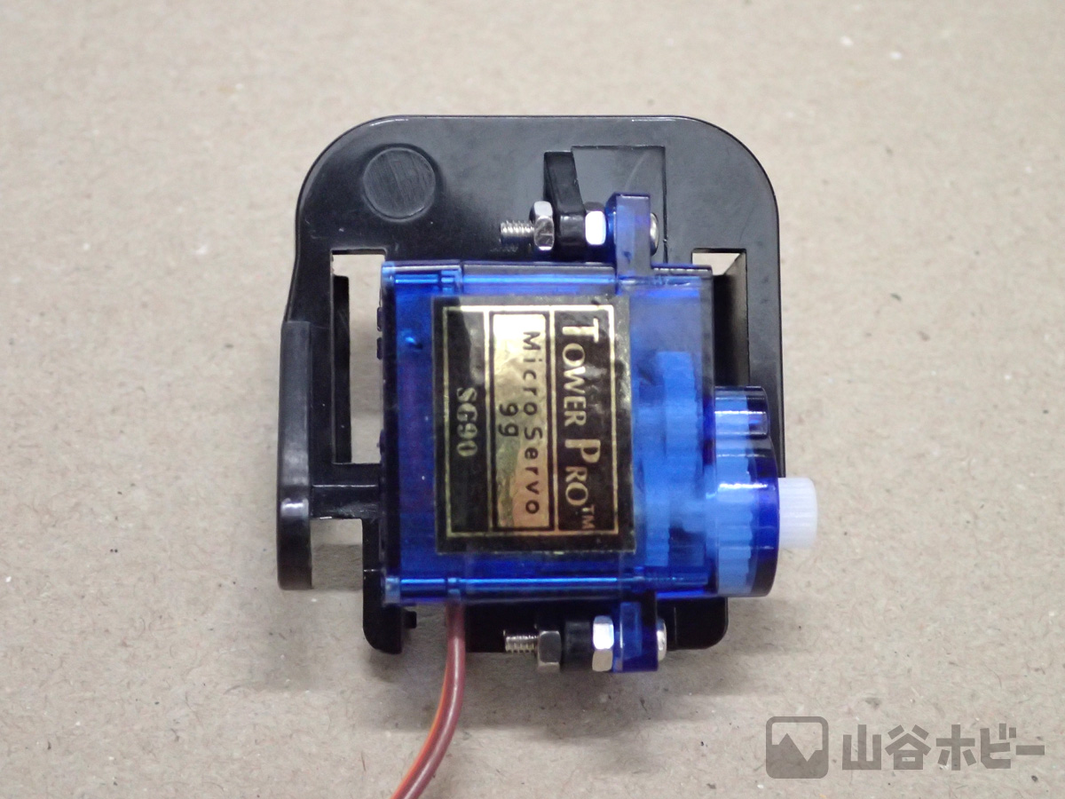 ナットを一枚はさんで位置を調整