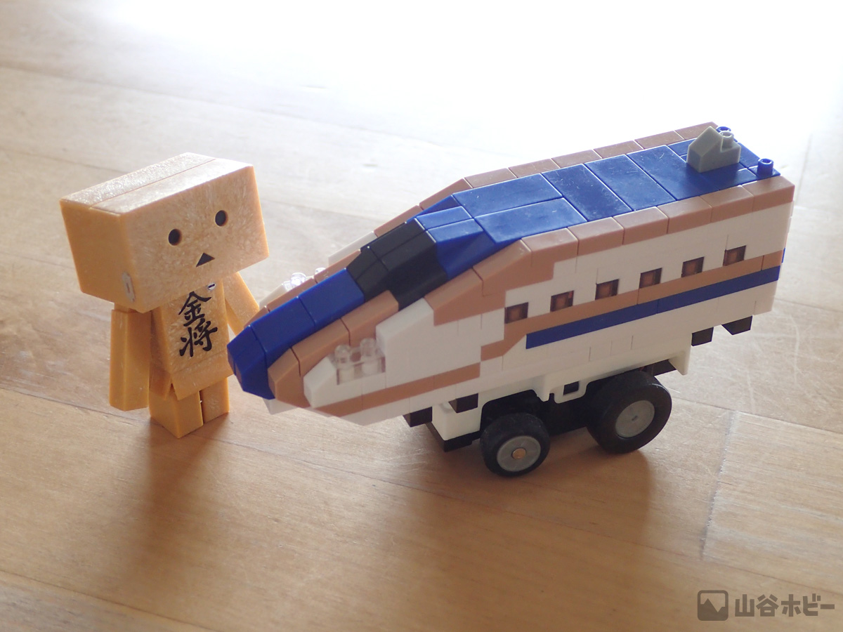 nanoblock E7新幹線を積んだところ