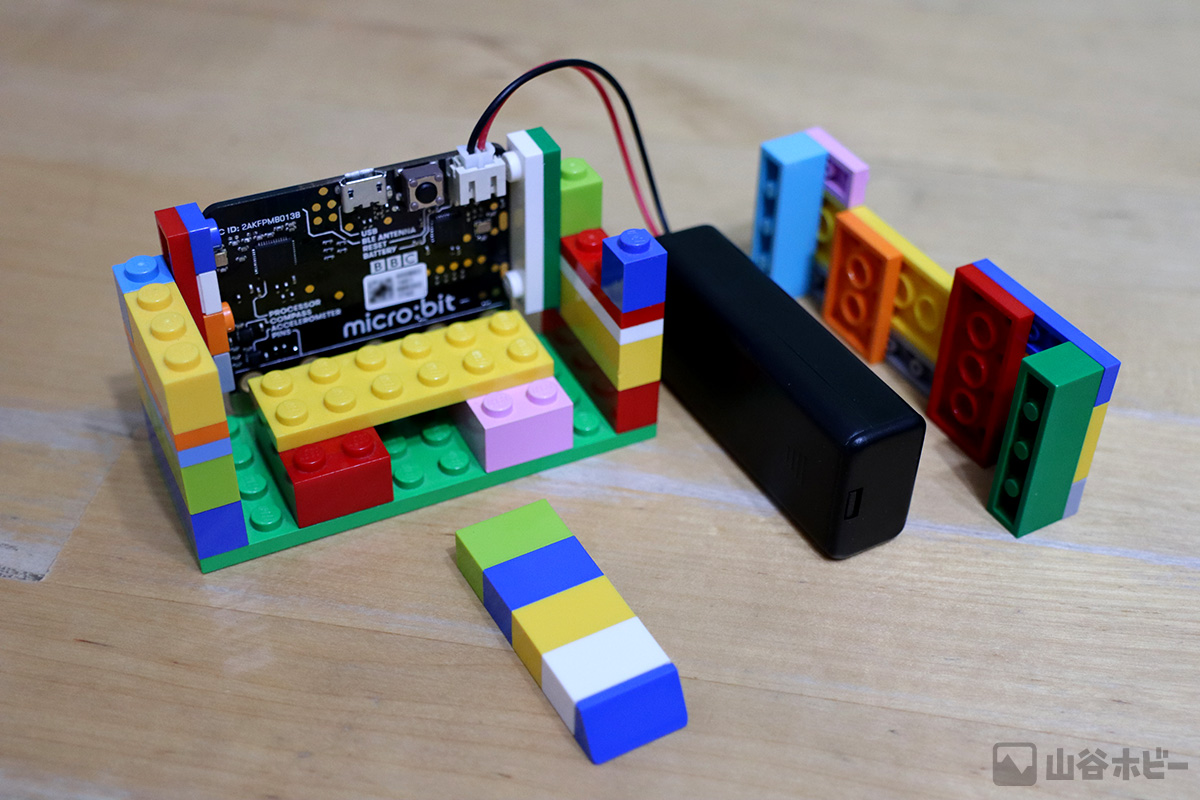 背面から（1）　マイクロビット をはめたところ