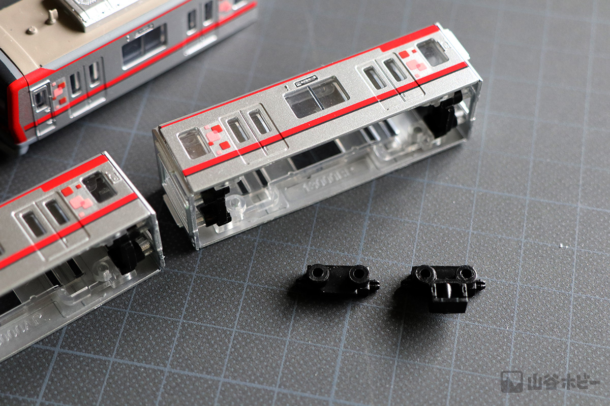 Bトレイン車体の組み立て 左のポリキャップパーツを使う