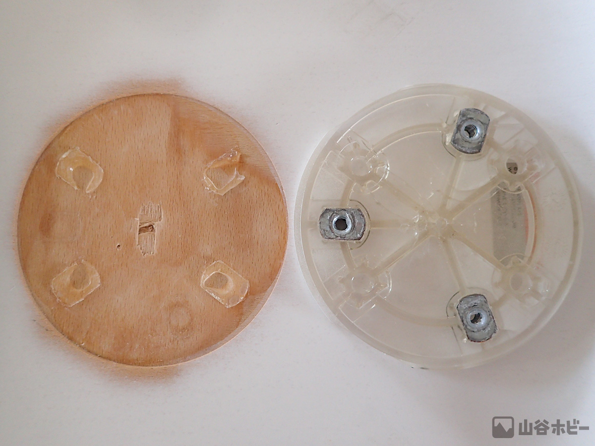 座面裏側とプラパーツ